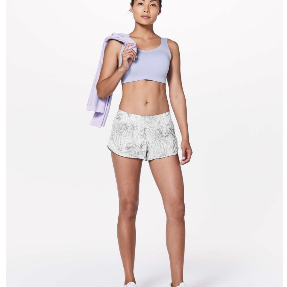 Lululemon Hotty Hot Short II *2.5" Mini Twine White Multi / White